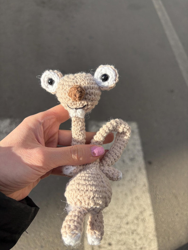 Handmade Crochet Prehistoric Sloth Bag Charm - Funny Long Neck Sloth Plush Toy，Gift for Animal Lovers